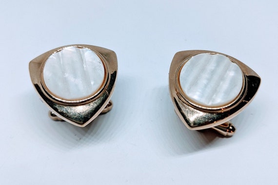 Modernist triangular mother of pearl cuff links - image 2