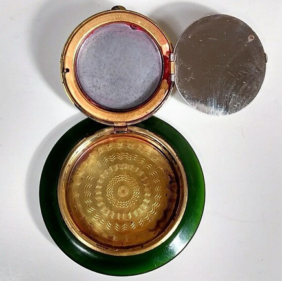 Vintage Bakelite make-up compact with floral need… - image 3