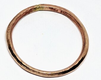 Dünne Bronze Hammered Band, Ring Größe 13, Hammered und Handarbeit