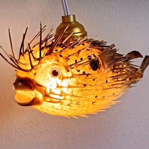 Lampe poisson-globe faite main de 7 à 10 po. : décor de bar tiki nautique, dessus en laiton porc-épic
