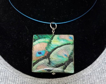 Lightweight Peacock Feather Necklace