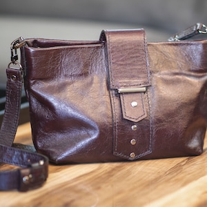Sac en cuir Burgundu Sac baguette Sac bandoulière en cuir Petit sac à main en cuir Sac à bandoulière Mini sac Sac à main bordeaux Sac en cuir femme