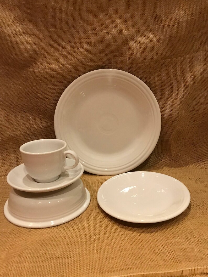 Retired White Fiestaware 5 Piece Place Setting Excellent Image 0
