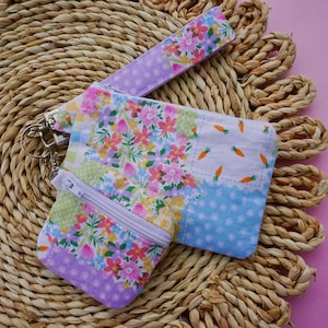 Bolso de mano doble con diseño de patchwork de primavera, monedero con cremallera, llavero, accesorios de tela, llavero, funda para AirPods, soporte para auriculares y cordón.