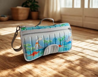 Bolsa organizadora de fraldas acolchoada com estampa de dinossauro que brilha no escuro – Bolso para lenços umedecidos – Organizador de viagem para bebês – Bolsa para lenços umedecidos – Itens essenciais para crianças pequenas