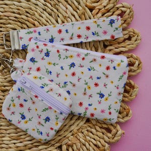 Bolso de mano con doble bolsillo y estampado floral de primavera, llavero con monedero y cremallera, accesorios de tela, llavero, funda para AirPods y soporte para auriculares.