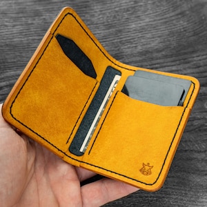 Porte-cartes en cuir minimaliste avec poche avant, tannage végétal « Bramble v3.1 »