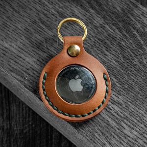 Funda de cuero con llavero SHELL CORDOVAN para Apple AirTag Horween