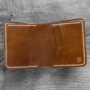 Cartera vertical plegable de piel de cordero Horween Shell "Enigma"