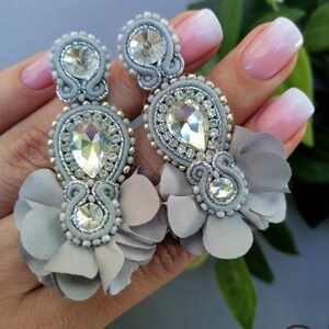 Long beauty gray earrings
