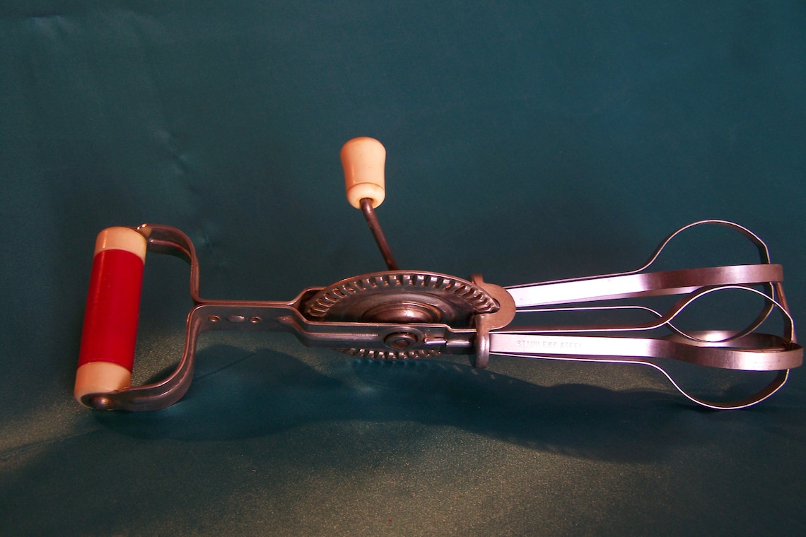 Bakelite Androck Egg Beater From the 1940's. It is in Etsy