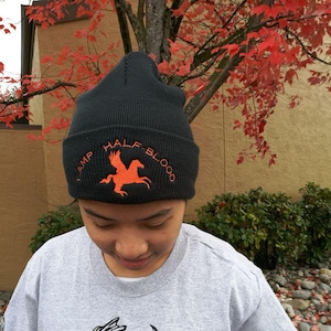 Gorro Beanie Watch Bordado do Acampamento Meio-Sangue