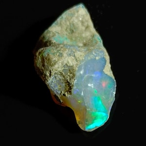 9.90.Carat High Quality Raw Ethiopian Opal Chips,Raw Crystals, Welo Opal, Natural Opal, Rough Opal Chips, Bulk Raw Gemstones.Size.23x12x11MM