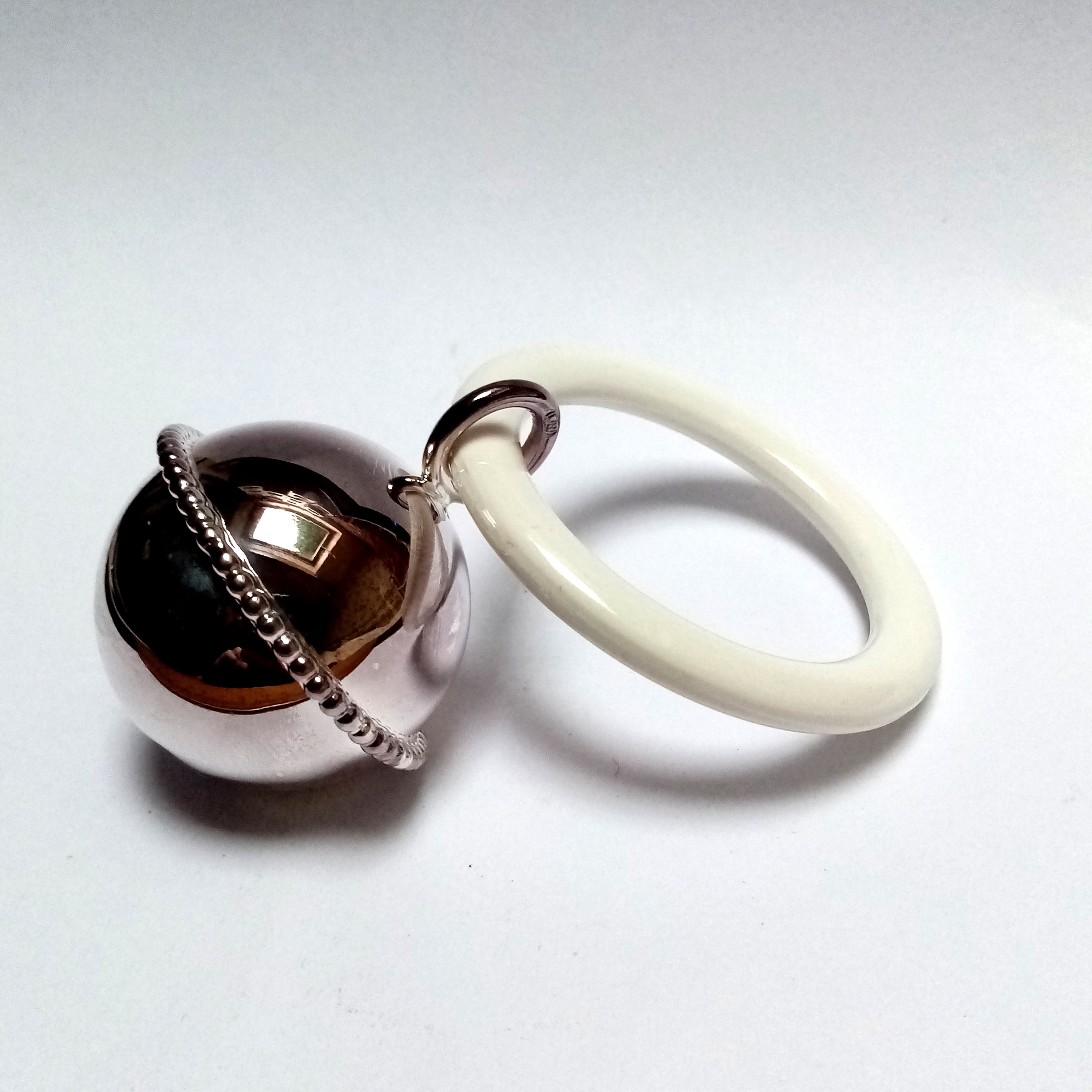 ヴィンテージビクトリアンスタイルの人形用ラトル、ラトルボール、人形