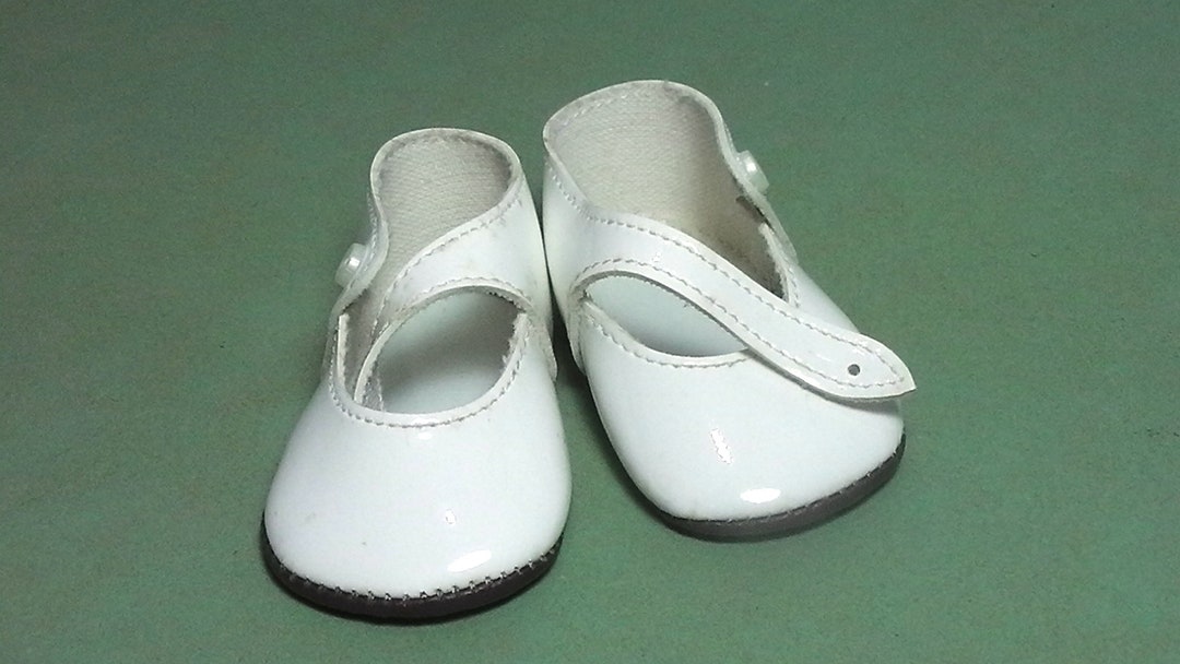 Vintage Doll Shoes, White Doll Shoes, Patent Leather Imitation, 2 3/4