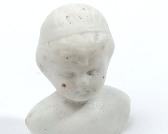 China Poppenhoofd, poppenschouderhoofd, vrouw met lint in het haar, porselein, Victoriaans jaren 1890, Duitsland
