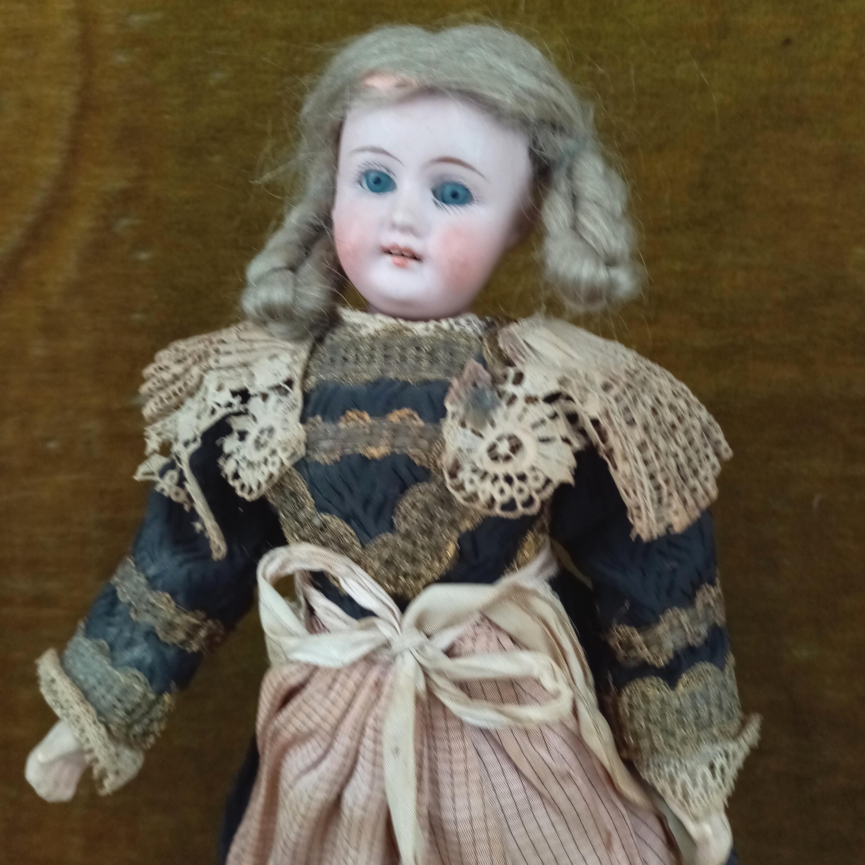 Antique Doll Gebruder Kuhnlenz 44 19 , Bisque Head Doll