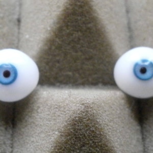 Antique doll eyes, pair of glass eyes, blue eyes, 13 x 11 mm, small iris, oval, for French dolls, googly eyes, 1930s, Lauscha Germany