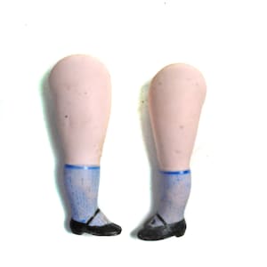 Antike Porzellan-Puppenbeine, Puppenstube, Puppenbeine, Bisquit-Porzellan, 8,5 x 3,5 cm, antike Puppenzubehörteile, Deutschland um 1910