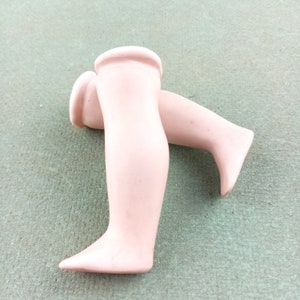 Piernas de muñeca vintage para reproducción de artista, piernas de muñeca de porcelana anudadas, muñeca de bisqué, Alemania vintage, piernas de muñeca de porcelana artística, 2.9&quot;