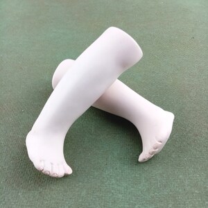 Piernas de muñeca vintage para reproducción de artista, piernas de muñeca de porcelana anudadas, muñeca de bisqué, Alemania vintage, piernas de muñeca de porcelana artística, 4,28&quot;
