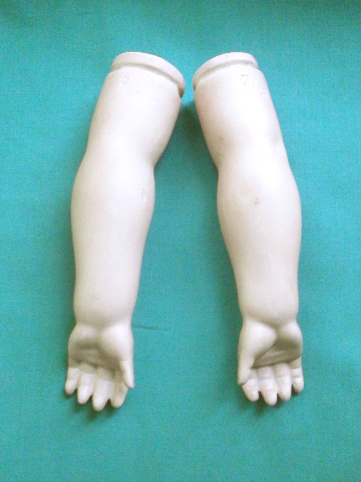 Ancien Avant-bras De Poupée En Biscuit Et Cuir - France - Fin XIXème