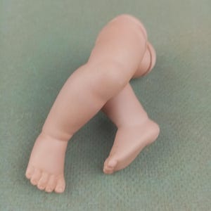 Nóżki lalki, stopy dziecka do reprodukcji artystycznej, porcelanowe nóżki, rocznik 1990, Niemcy, 3,55" / 90 mm