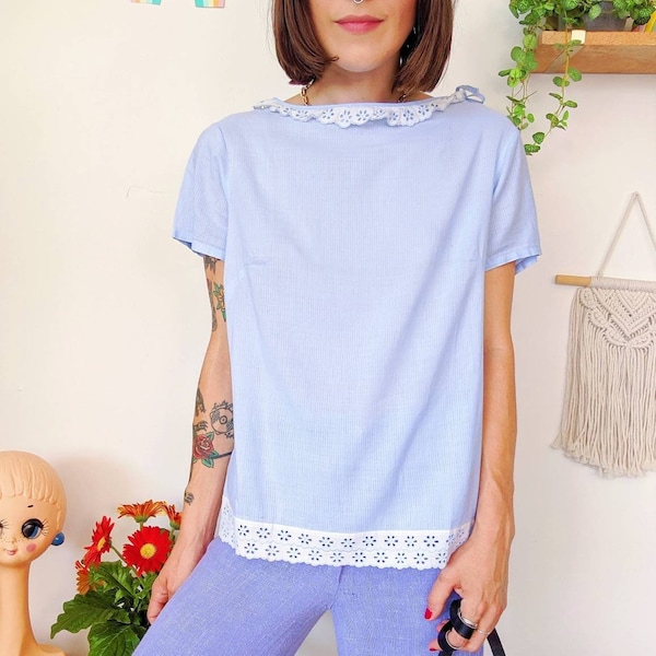 Blouse bleu clair en coton faite-main, chemise avec dentelles | vintage des années 70