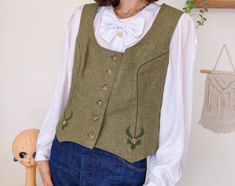 Austrian wool vest in khaki green, very warm embroidered vest | 70s vintage