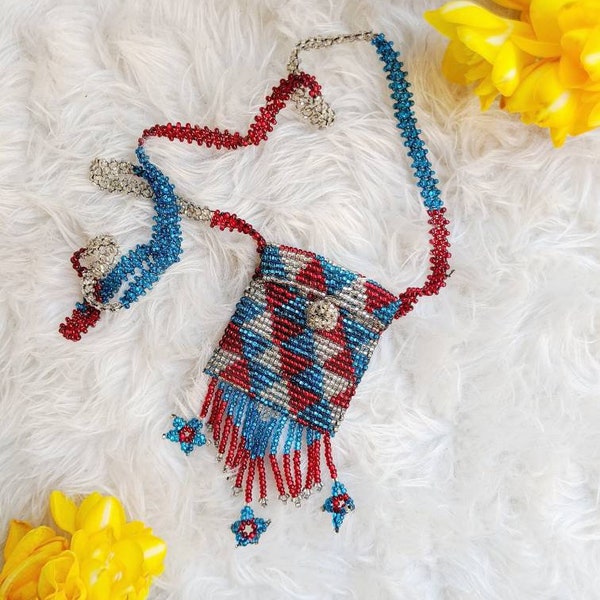 Collier long en forme de pochette tissé en perles bleu blanc rouge fait-main pour femme vintage des années 70