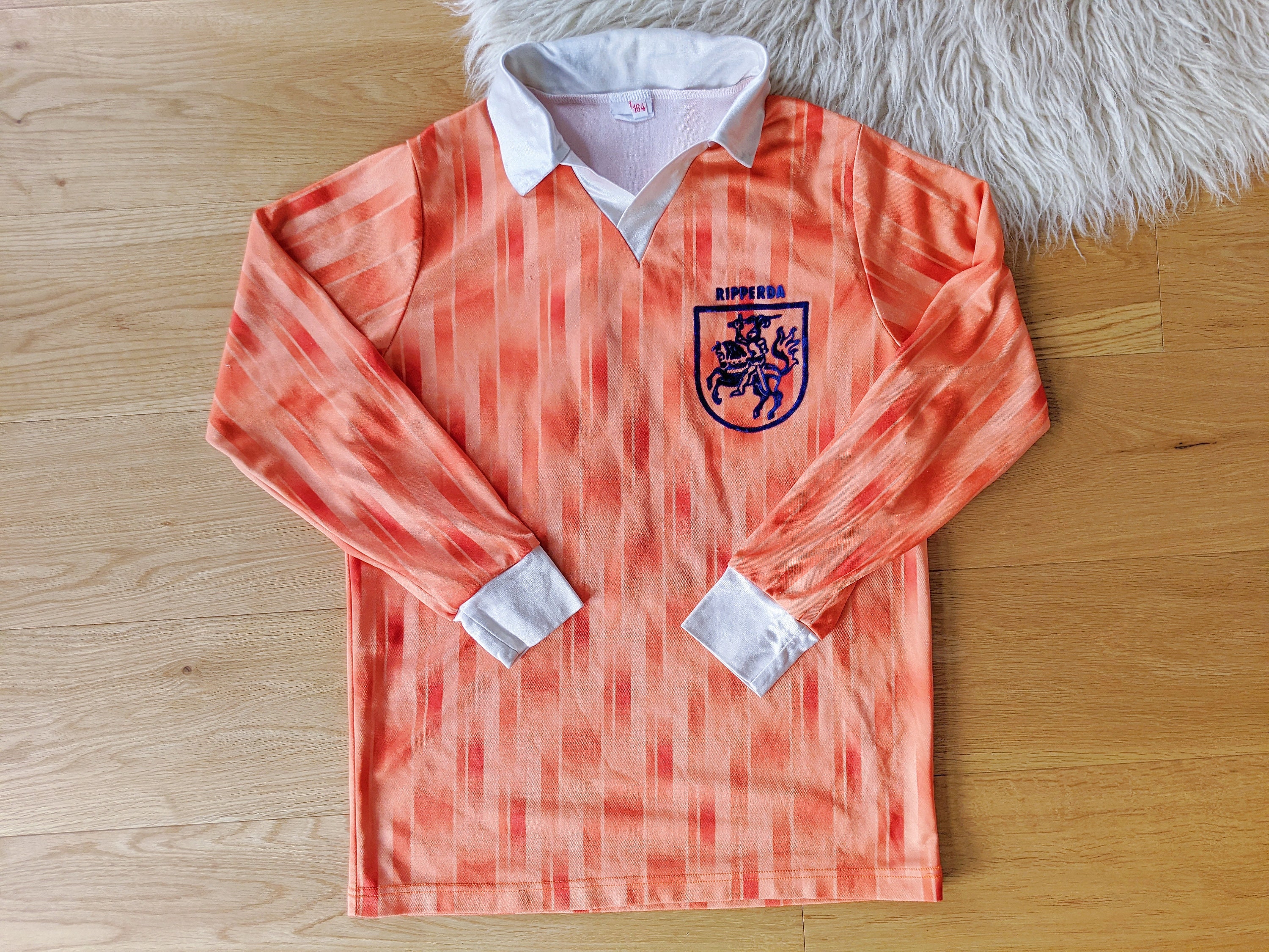 Lorient : un maillot inspiré des années 1980 - Football - MAXIFOOT