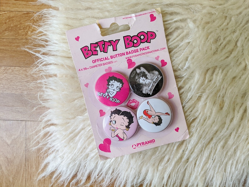 Lot de badges neuf Betty Boop vintage des années 00 image 1