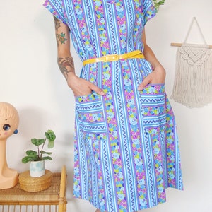 Blue and Purple Floral Apron Dress, Short Sleeve Cotton Midi Dress | vintage 70s