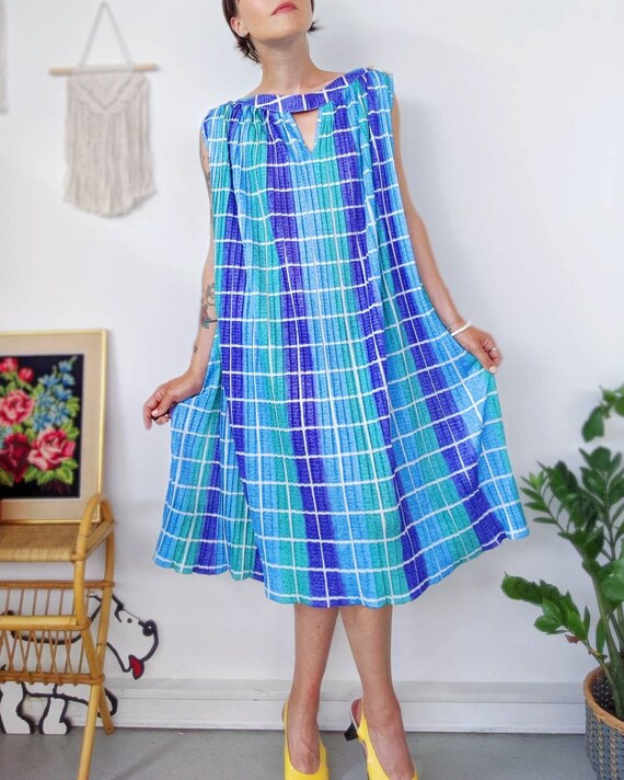 VINTAGE 1970s / Polyester pleated dress / L Large