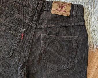 Pantalon en velours côtelé marron, jeans en velours coupe droite et légèrement évasée | vintage des années 90