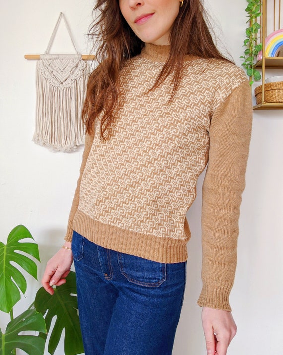 Vintage 70s women's geometric beige acrylic sweat… - image 2