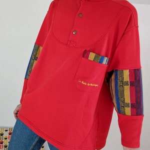 Sweat en coton rouge, veste avec empiècement colorés vintage des années 90 image 3