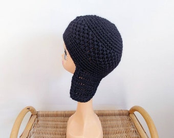Vintage 1970 | Black pretty knit woolen crochet beanie with earflaps