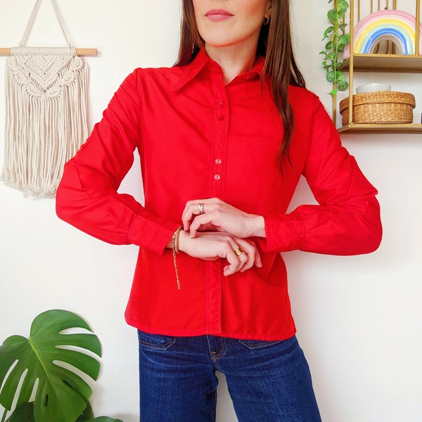 Red dagger collar shirt, long sleeve blouse with extra wide collar | vintage 70s