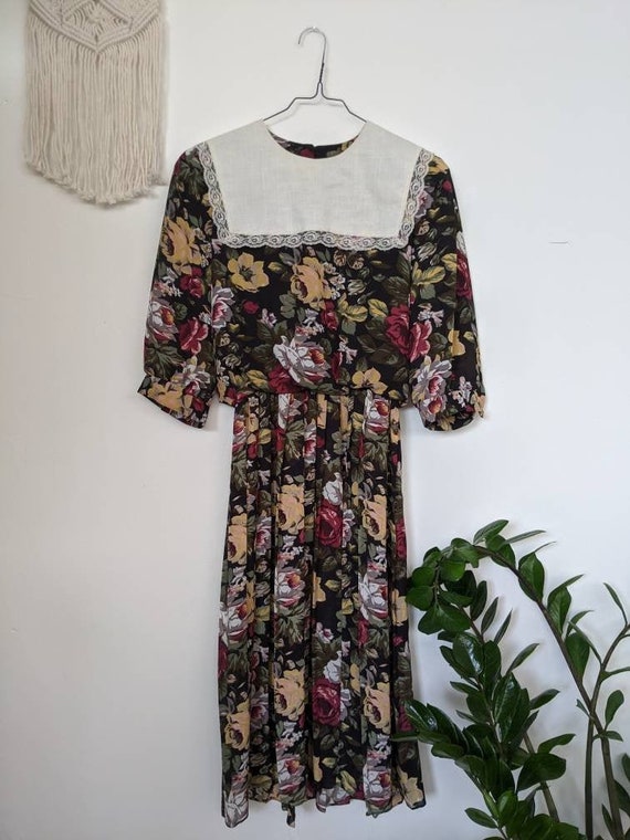 VINTAGE 1980s // Amish-style floral polyester dres