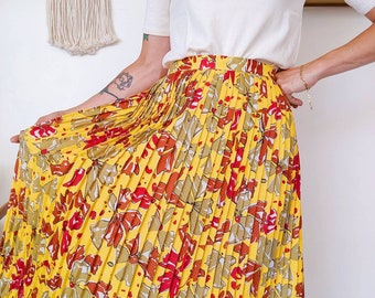 Mustard yellow midi pleated skirt with orange-green and red flowers| vintage from the 80s
