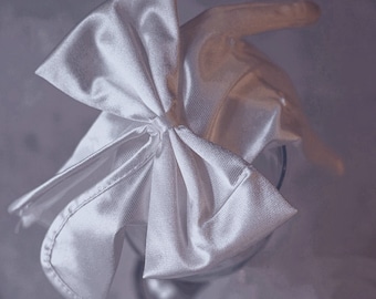 Weiße Satin-Kurzhandschuhe, Satin-Brauthandschuhe, Hochzeitshandschuhe für die Braut, Zarte Brauthandschuhe, Weiße Formale Handschuhe, Leistungshandschuhe