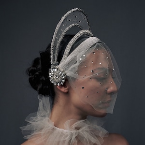 Silver Halo Tiara - Silver Crystal Bridal Veil, Crystal Wedding Veil, Crystal Halo Crown, Silver Goddess Crown, Crystal Wedding Veil
