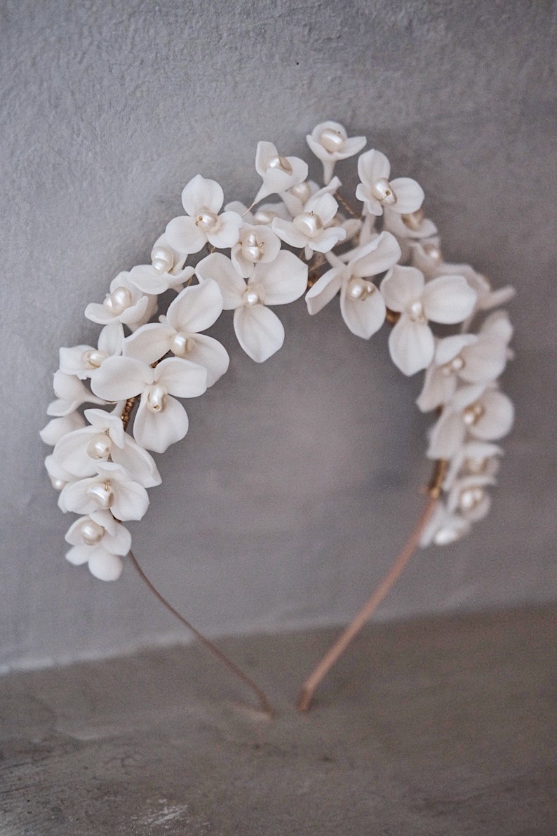 Couronne de mariée en fleurs, casque de fleurs blanches, couronne d'hortensias, casque de fleurs en fleurs, couronne de fleurs pour la mariée, couronne de fleurs bohème blanche, diadème de fleurs image 2