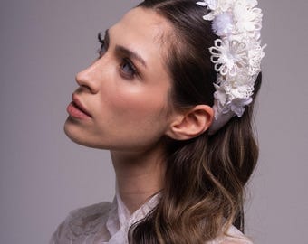 Bridal flower crown with veil, White flower crown, Floral Wedding Headpiece, Boho flower crown, Floral Bridal headpiece,White Flower Crown