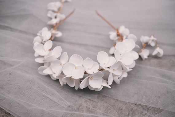 White Blossom Bridal Crown, White Flower Headpiece, Hydrangea Blossom Headband,  Bridal blossom tiara, White Boho flower crown, Floral Crown