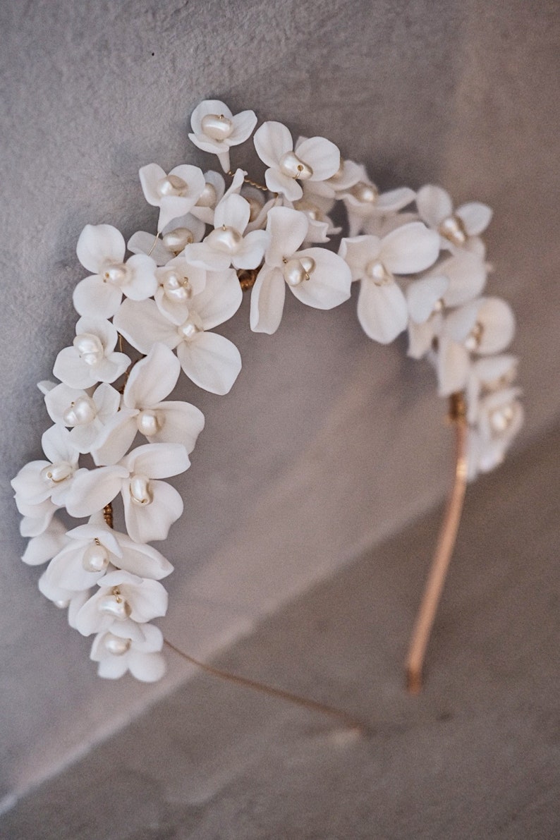 Couronne de mariée en fleurs, casque de fleurs blanches, couronne d'hortensias, casque de fleurs en fleurs, couronne de fleurs pour la mariée, couronne de fleurs bohème blanche, diadème de fleurs image 7