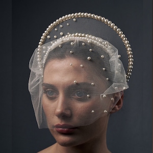 Pearl Halo Crown - Gold Goddess Bridal Tiara , Pearl Bridal Veil, Halo Crown Headpiece, Halo Tiara, Gold Goddess Crown, Pearl Wedding Veil