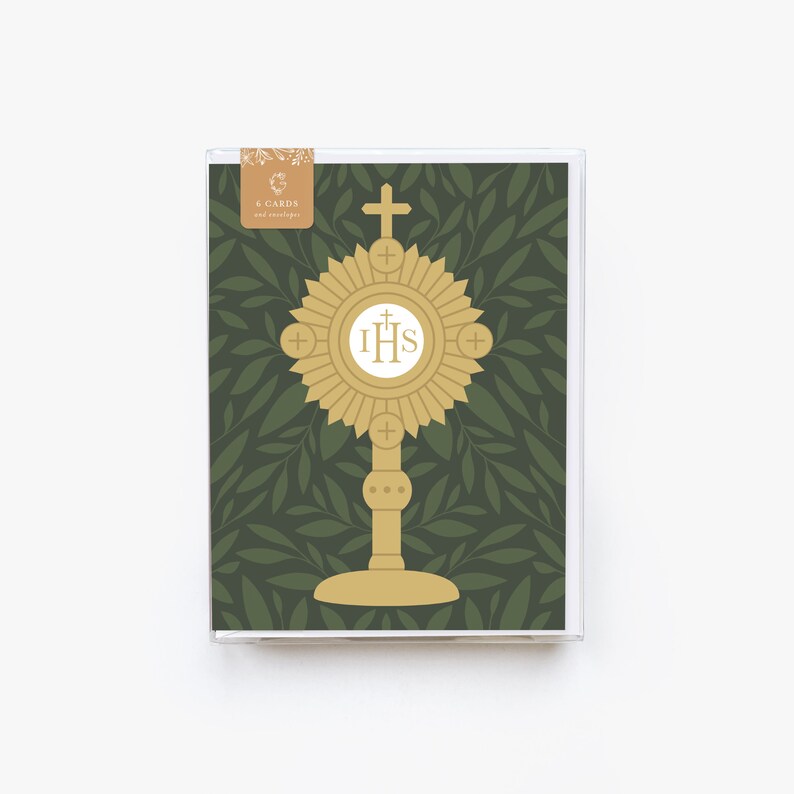 Pode incluir: Um conjunto de 6 cart&otilde;es com envelopes que apresentam uma ilustra&ccedil;&atilde;o dourada de um ostens&oacute;rio com as letras IHS sobre um fundo verde com um padr&atilde;o de folhas.