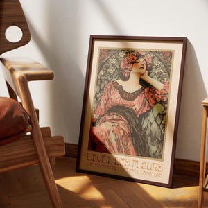 Gerahmtes Jugendstil - Das Erwachen der Blumen - Klassisches Holzgerahmtes Mattpapier Poster